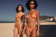 Load image into Gallery viewer, Image 14: Rio De Sol Top Top Sand-Argila Tri-Aya