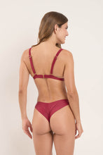 Load image into Gallery viewer, Model Back: Rio De Sol Top Top Touch-Carmim Alba