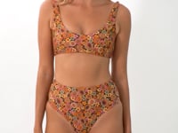 Load and play video in Gallery viewer, Video: Rio De Sol Set Set Bouquet Bliss Hotpants