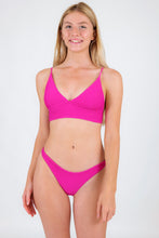 Load image into Gallery viewer, Model Front: Rio De Sol Set Set Cotele-Amaranto Tri-Tank Essential-Comfy