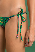 Load image into Gallery viewer, Image 08: Rio De Sol Set Set Wilds Tri-Fixo Cheeky-Tie