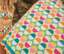 Load image into Gallery viewer, Image 09: Rio De Sol Set Set Garden-City Bandeau-Reto Hotpant-Cos
