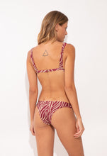 Load image into Gallery viewer, Model Back: Rio De Sol Set Set Dune Hera Essential
