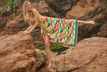 Load image into Gallery viewer, Image 08: Rio De Sol Set Set Garden-City Bandeau-Reto Hotpant-Cos
