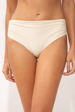 Load image into Gallery viewer, Gallery: Rio De Sol Bottom Bottom Malibu-Natural Amy
