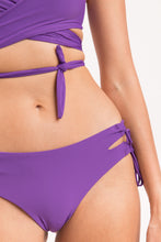 Load image into Gallery viewer, Image 11: Rio De Sol Top Top Amuleto Kate
