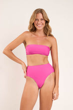 Load image into Gallery viewer, Model Front: Rio De Sol Bottom Bottom Fluity-Amor Hotpants
