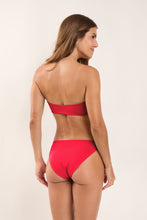 Load image into Gallery viewer, Model Back: Rio De Sol Set Set Hibiscus Lani Waikiki
